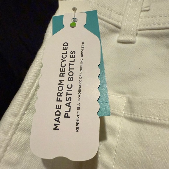 Maurices Women's 5” A-line High Rise Original Fit Super Stretch White Shorts - Picture 4 of 5